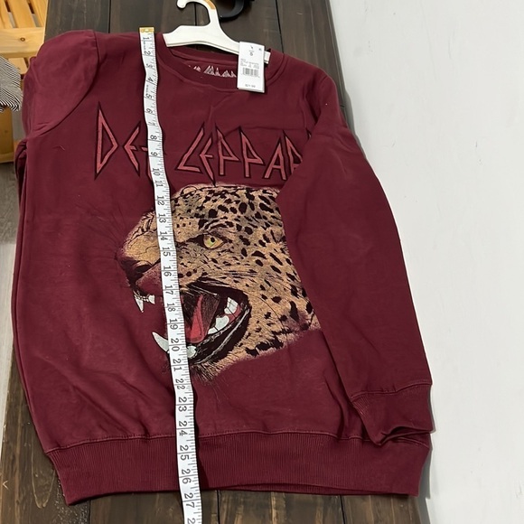 DEF Leppard Ladies Size Small Sweatshirt Nwt - Picture 6 of 7